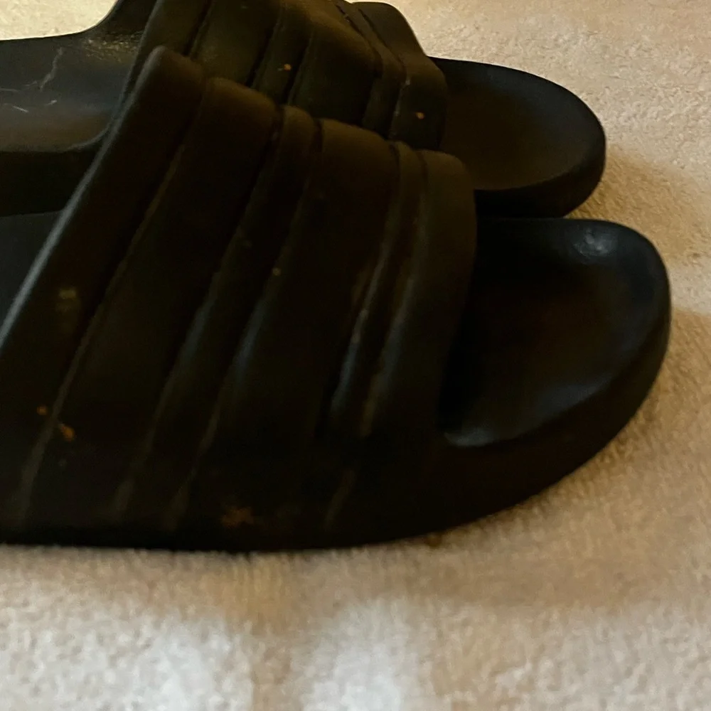 Men’s Imperfection Sandals Sz Large (9-10)